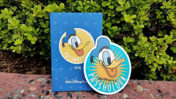 Donald Duck Annual Passholder Magnet