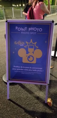 Point Photo Ops of Just the Characters for Amazing Disney Photos