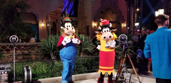 Point Photo Ops of Just the Characters for Amazing Disney Photos