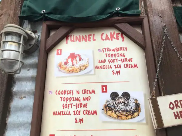 Have You Tried the Oasis Canteen Cookies 'n Cream Funnel Cake?!