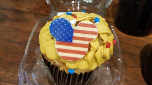 Celebrate The 4th Of July With An Apple Pie Cupcake