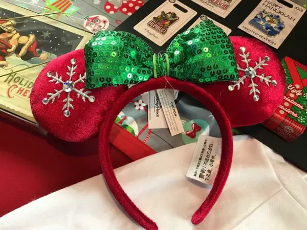 Check Out The Cheerful And Festive Holiday Minnie Mouse Ears