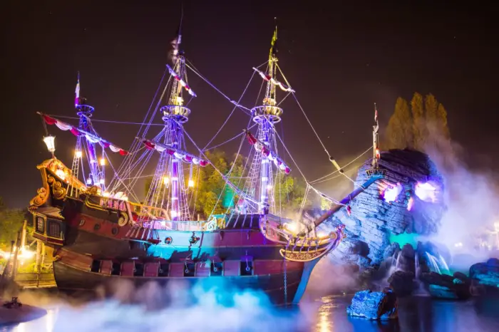 Disneyland Paris Celebrates Halloween and 90 years of Mickey Mouse
