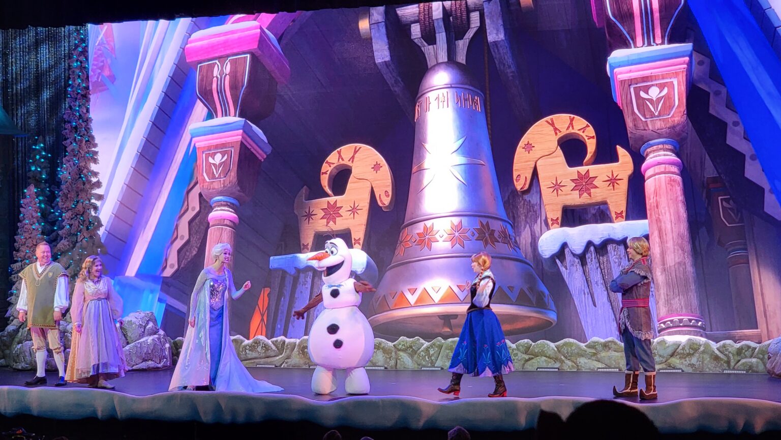 Olafs Frozen Adventure Finale Returns To Frozen Sing Along For The