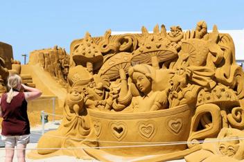 Disney Sand Magic Ostende - Wreck Editorial Photography - Image of  material, disneyland: 95794317