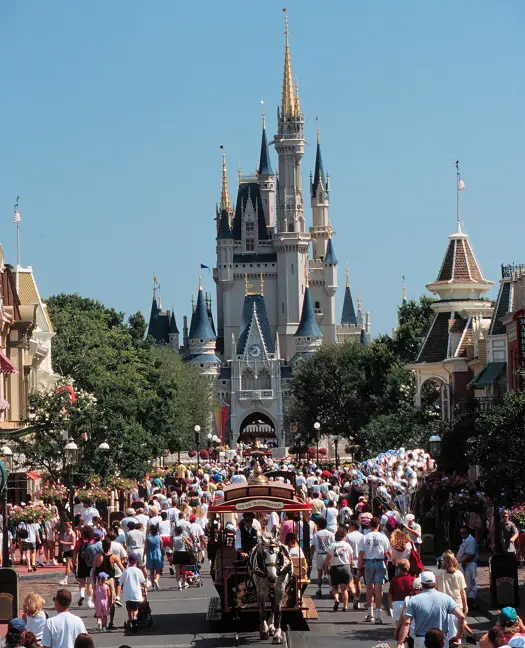 Top 10 Tips for Visiting Disney World In The Peak Season