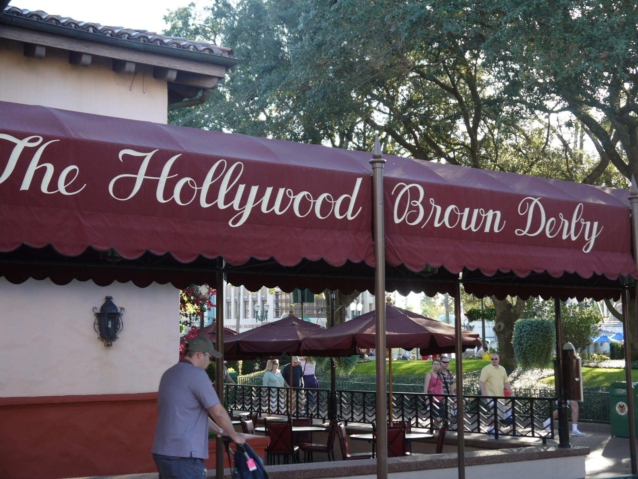 Is The Hollywood Brown Derby Testing A New Lunch Menu?
