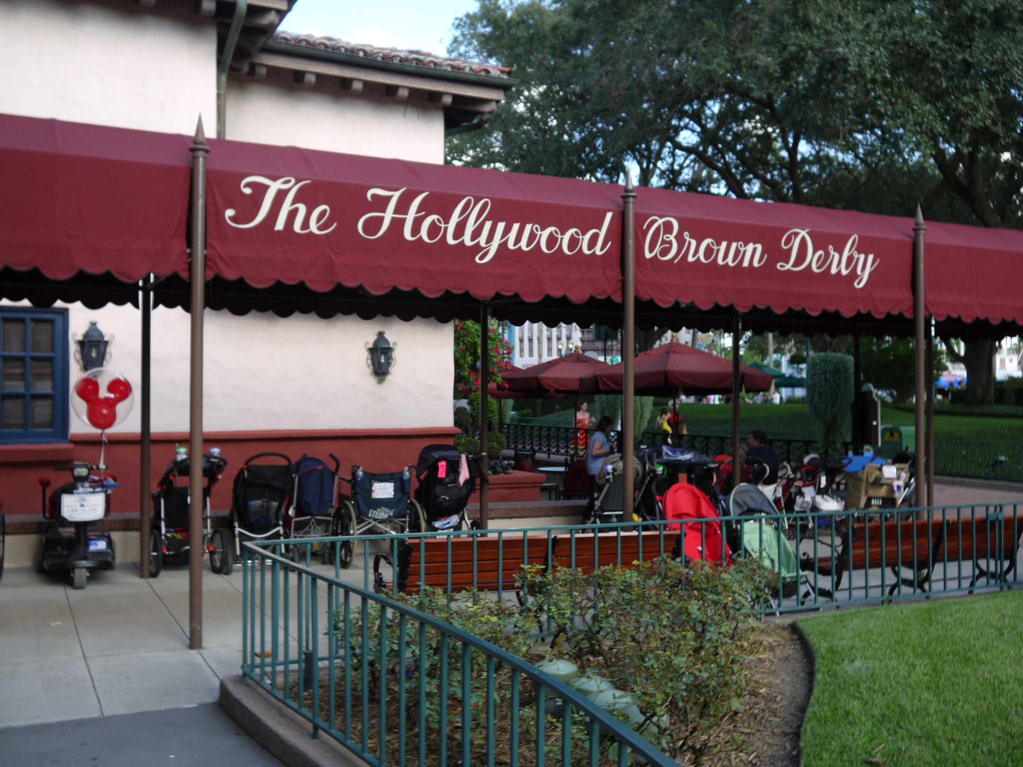 Hollywood Brown Derby Lounge Opens at Hollywood Studios