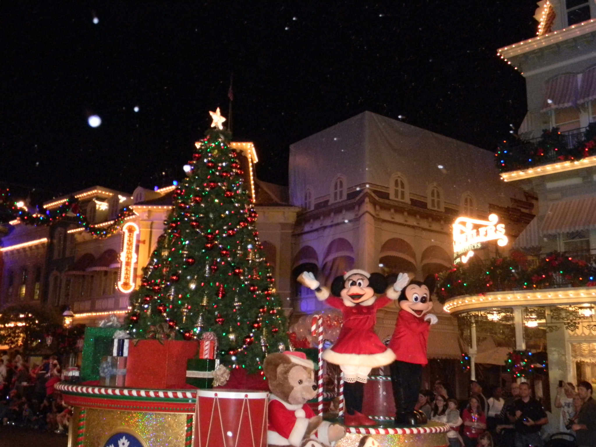 Check Out These “Can’t Miss” WDW Christmas Events At The Parks