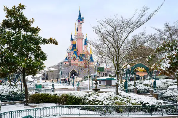 Disneyland Paris Serves Up a ‘Frozen’ Holiday