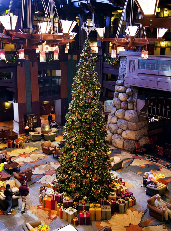Save Up to 25% at Select Disneyland Resort Rooms This Holiday Season!