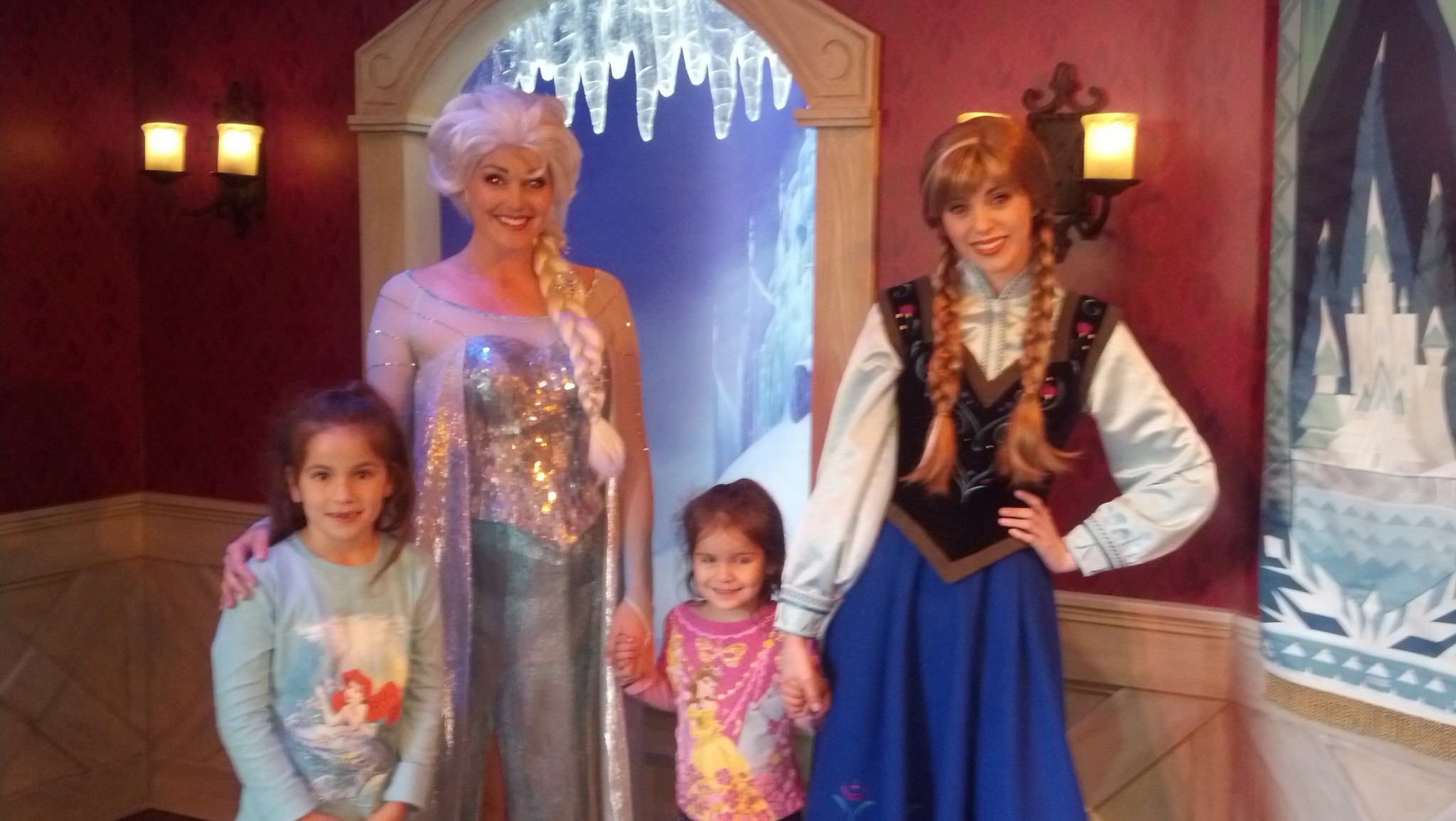 Meeting the Frozen Princesses at Disneyland
