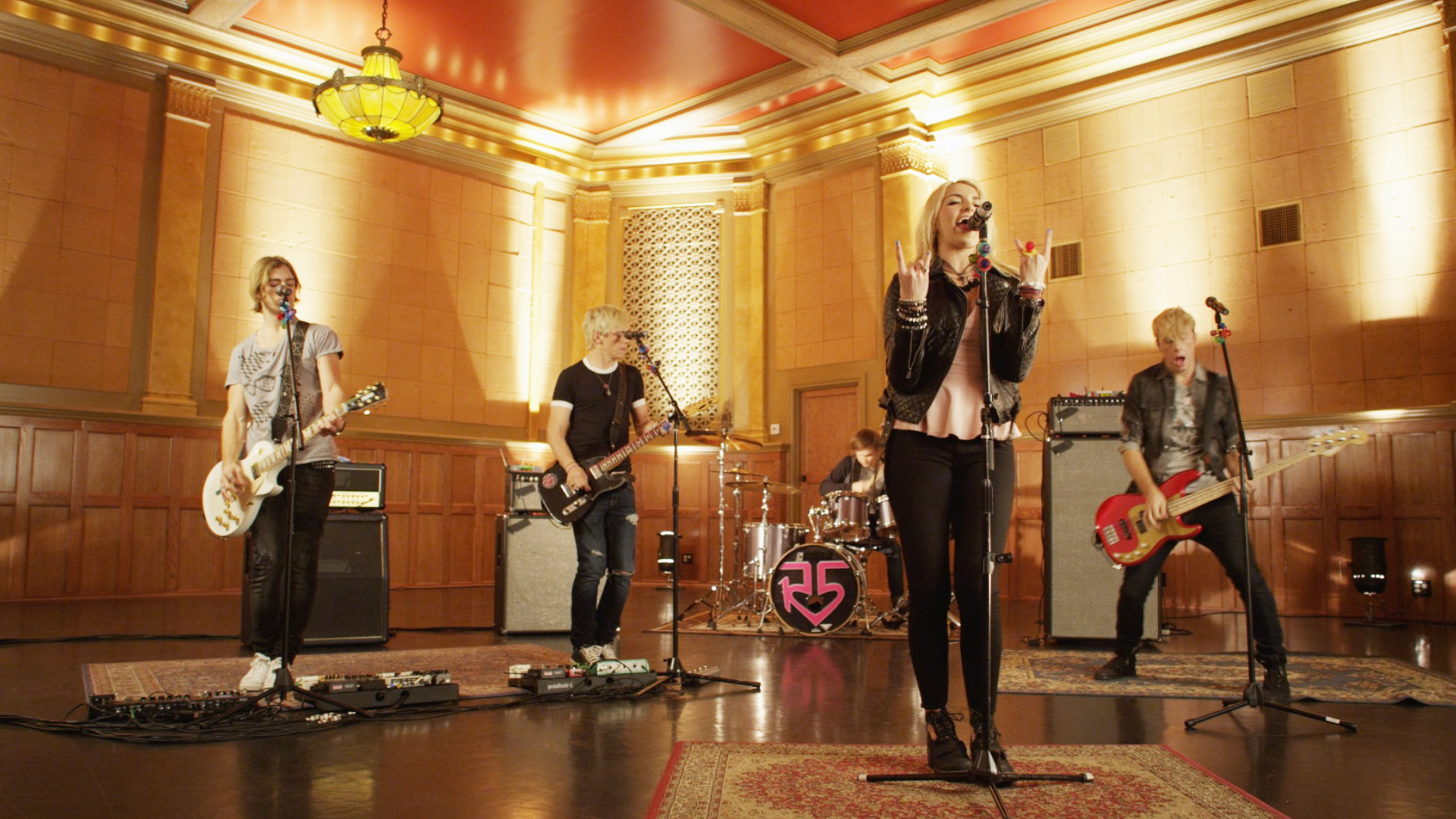 R5 and Ring Pop team up to #RockThatRock !