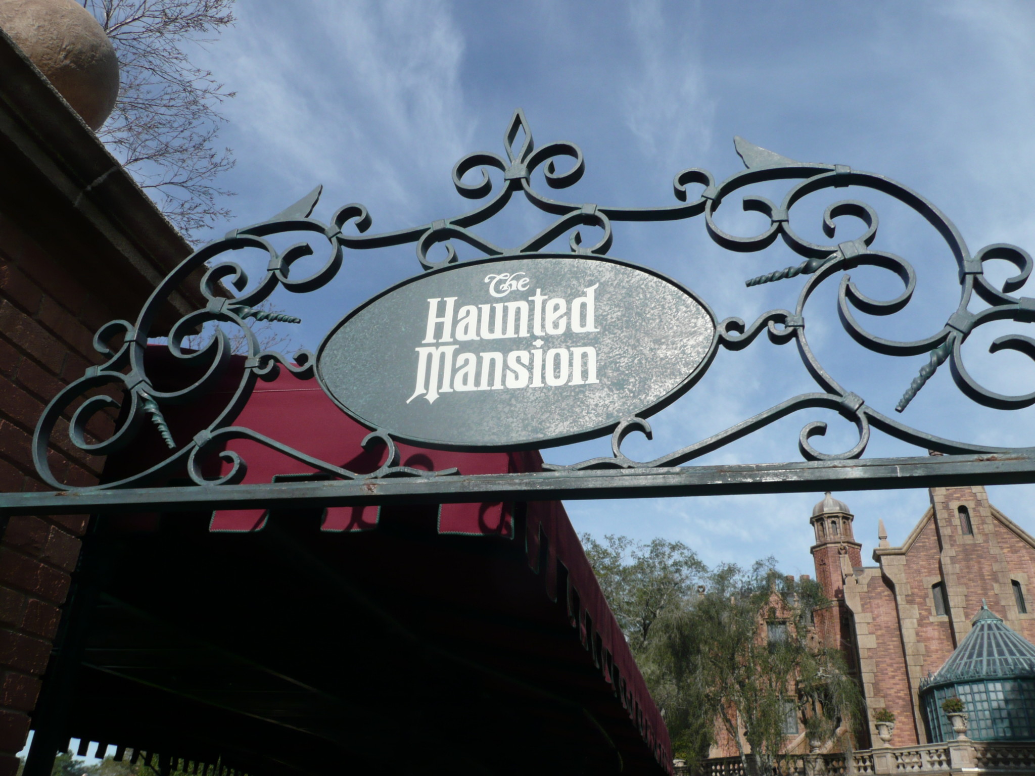 The Yankee Trader Replaced by Haunted Mansion Store?