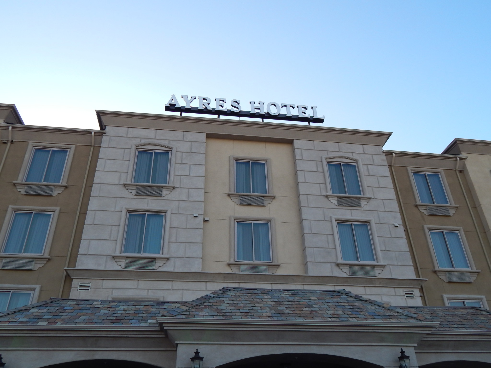 New Ayers Hotel near Disneyland Resort