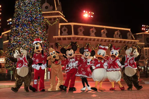 Hong Kong Disneyland Celebrates Christmas