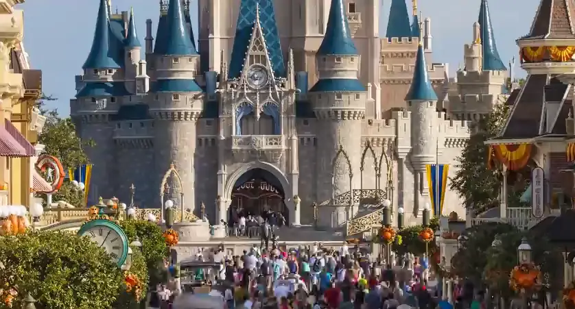 Day in the Life of Walt Disney World (Video)