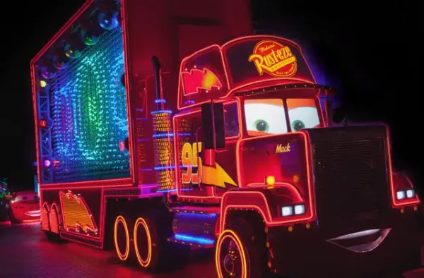 Mack Truck in Paint the Night 1 15 DLR 9507 640x420