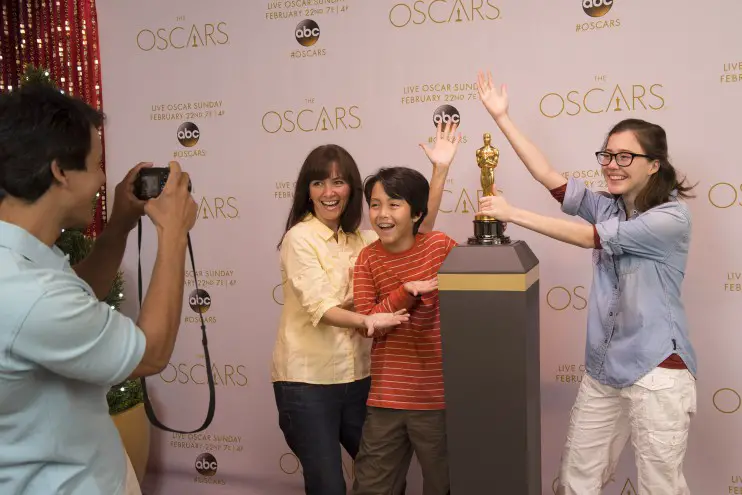 Guests Can Pose with an Authentic Oscar Statuette at Hollywood Studios
