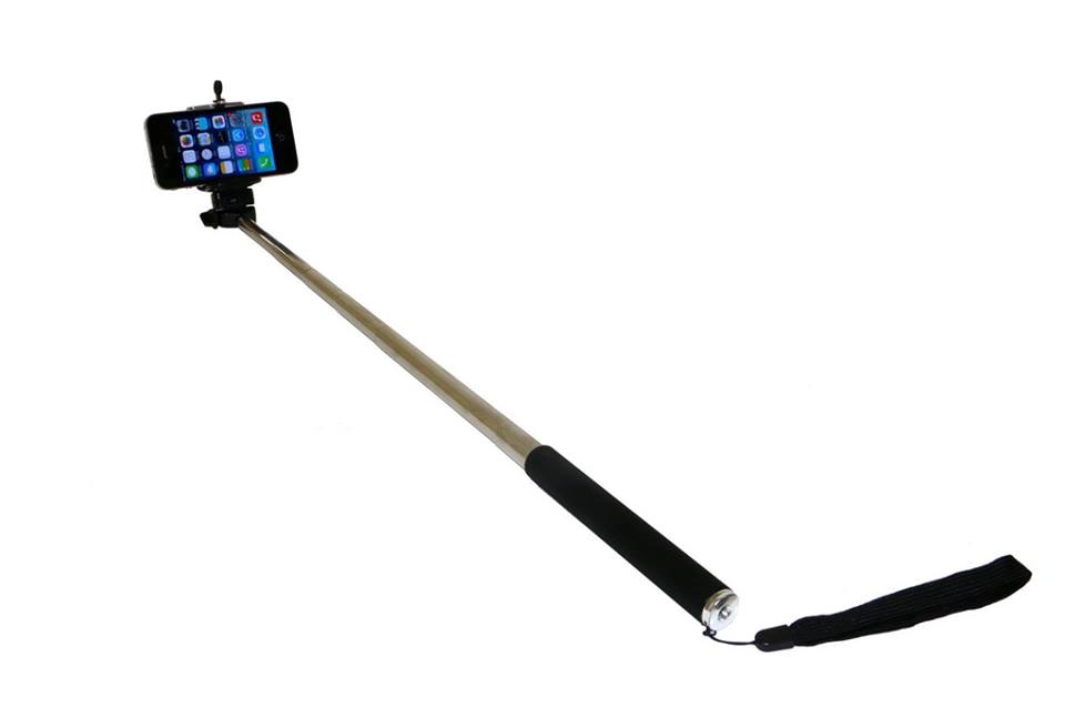 Disney World Officially Bans the use of Selfie Sticks on Attractions