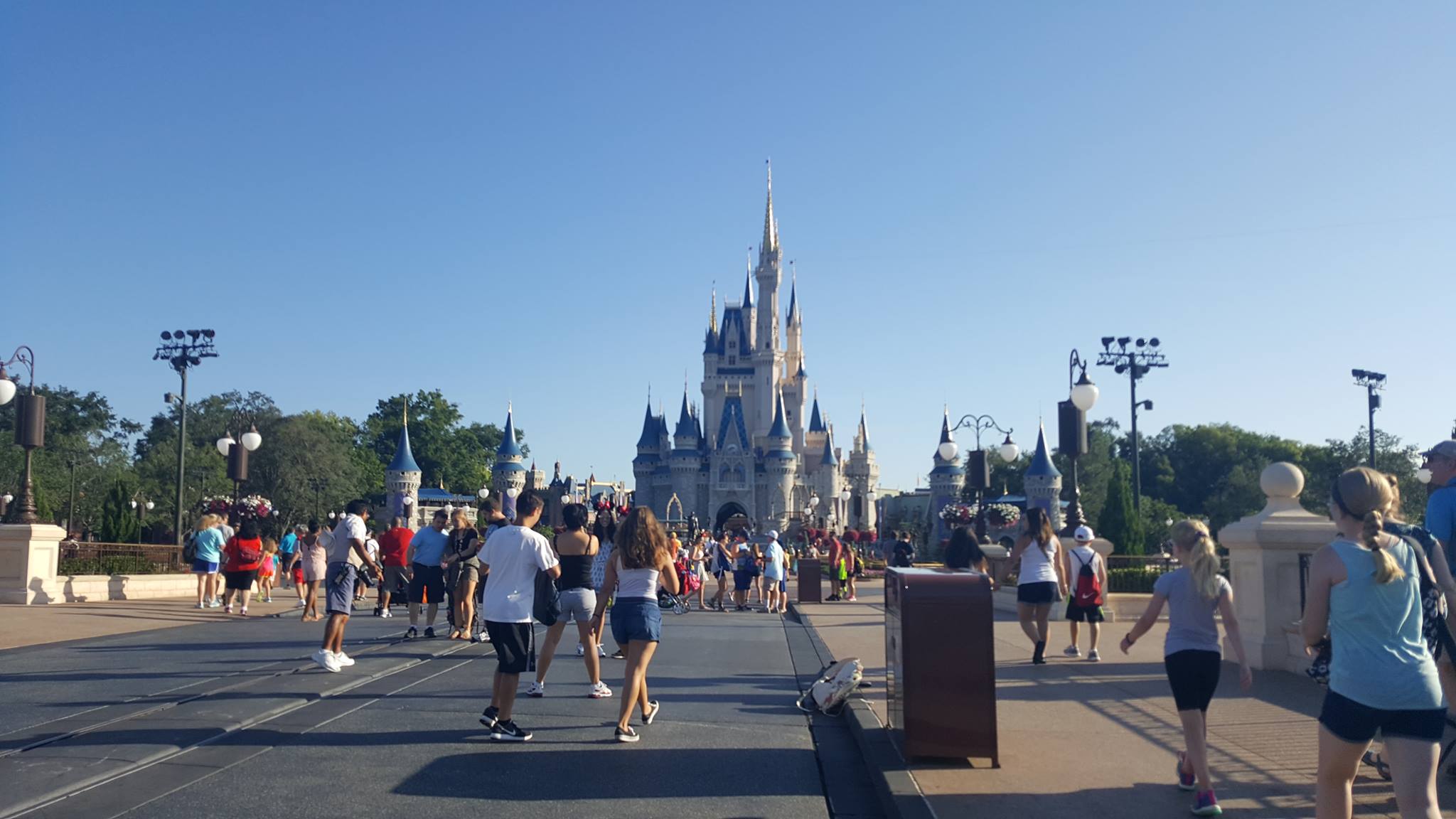 Keeping your cell phone battery charged at the Disney Parks