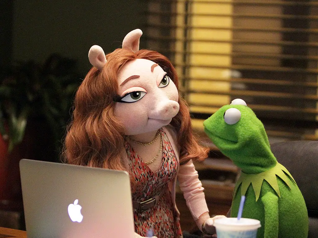 Meet Kermit the Frog’s New Love on The Muppets