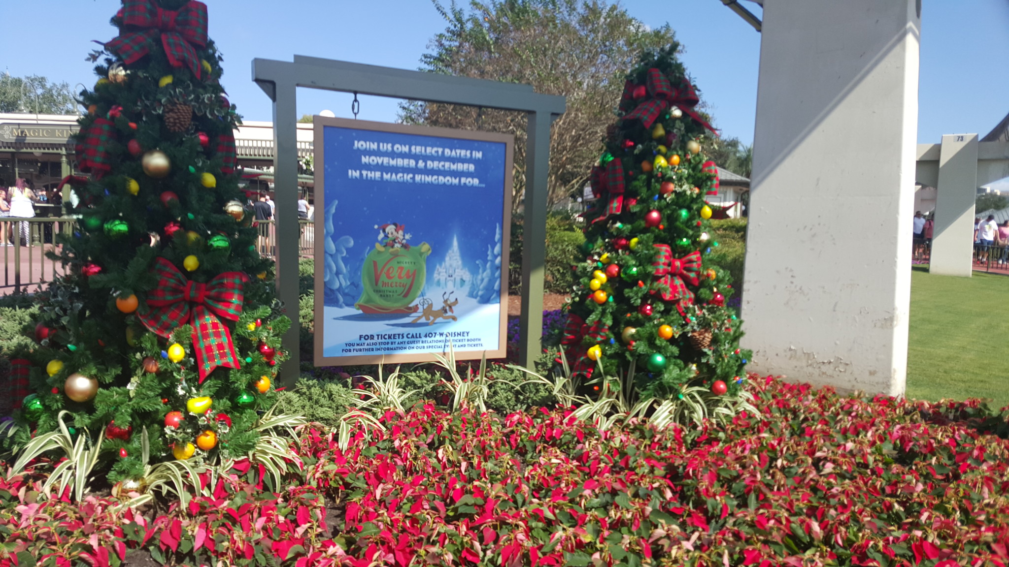 Christmas is back at Disney’s Magic Kingdom – Photo Tour