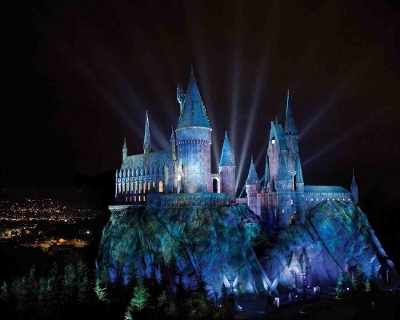 Hogwarts is coming to Universal Hollywood on April 7th, 2016!
