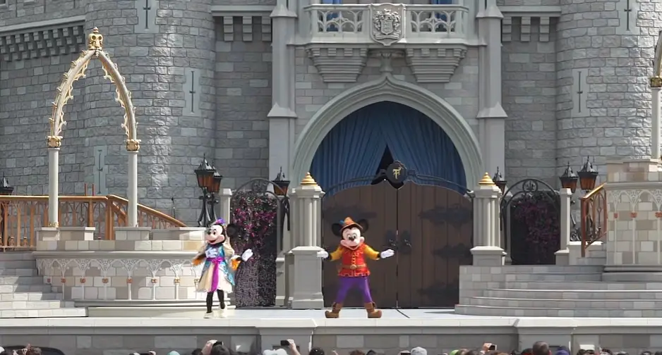 Video: Mickey’s Royal Friendship Faire Stage Show