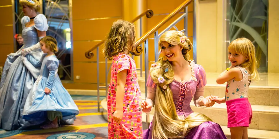 Disney Cruise Line Character Meet & Greets and Breakfast Can Now Be Reserved in Advance