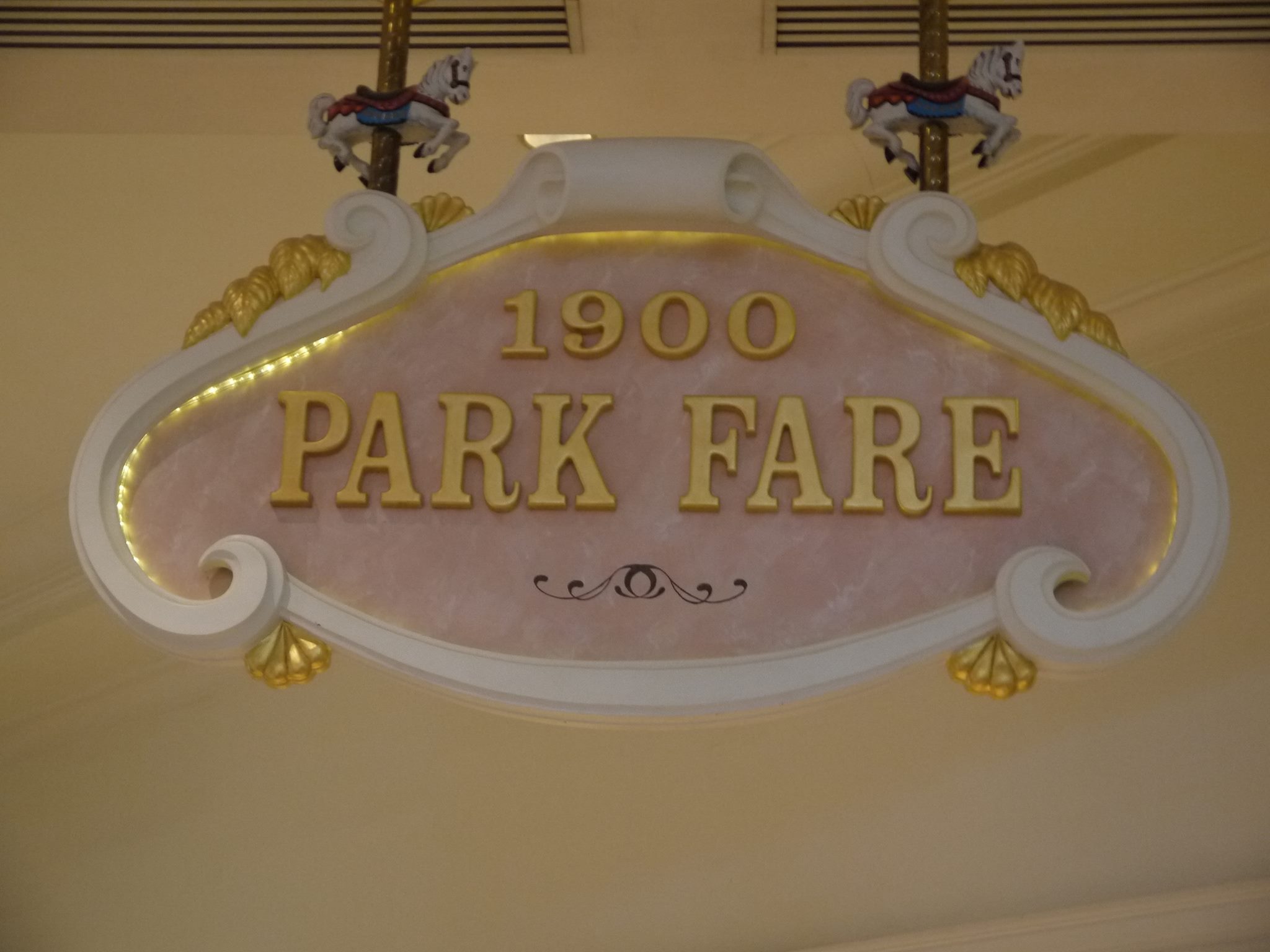 1900 Park Fare to Host Holiday Brunch With Characters