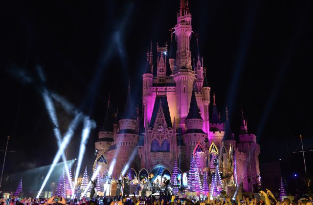 The Wonderful World of Disney: Magical Holiday Celebration’ Cast and Airing Dates