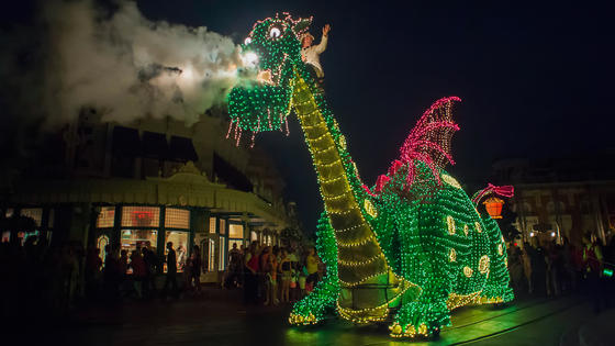 Main Street Electrical Parade Dining Packages at Disneyland Park now Available