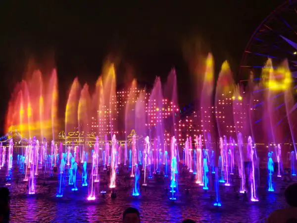 Carthay Circle's World of Color Package Offers Excellent Food and Preferred Viewing
