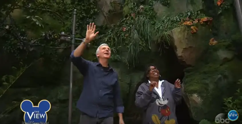 James Cameron Gives Whoopi Goldberg Tour of Pandora – The World of Avatar in New Video
