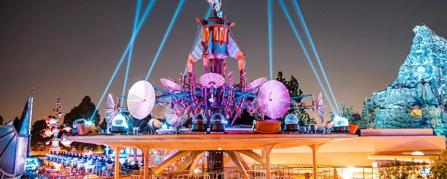 New Lounge Coming to Disneyland Promises a Great View of Tomorowland and Fireworks!