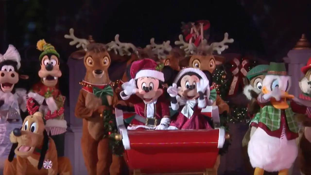 Magic Kingdom To Close to General Public an Hour Earlier on Very Merry Christmas Party Evenings