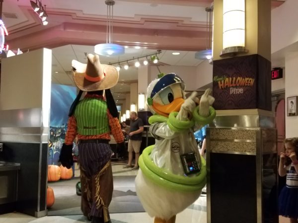 Minnie's Halloween Dine Spooky Themed Food & Characters Review