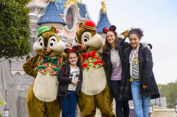 2017-11-17 08_48_46-Kaya Scodelario Celebrates Christmas at Disneyland Paris _ Disneyland Paris Pres