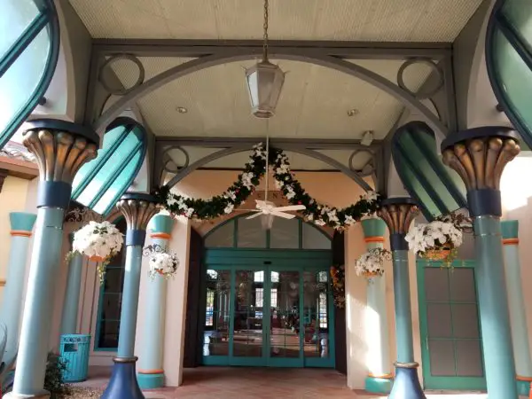 Holiday Photo Tour of 13 Walt Disney World Resorts