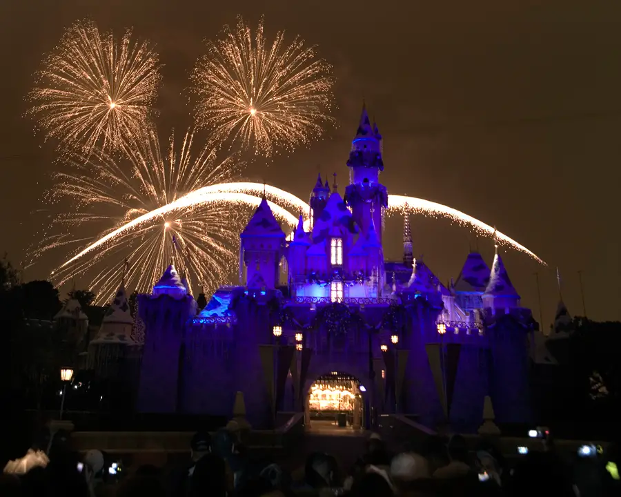 #DisneyParksLIVE to Stream ‘Believe … in Holiday Magic’ Fireworks Live This Thursday