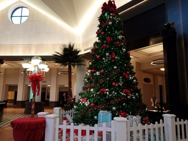 Walking Photo Tour of Swan & Dolphin Resort Holiday Decorations