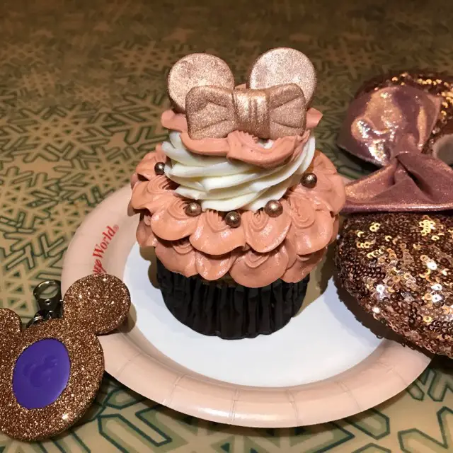 You Can Now Enjoy a Rose Gold Cupcake at Walt Disney World!