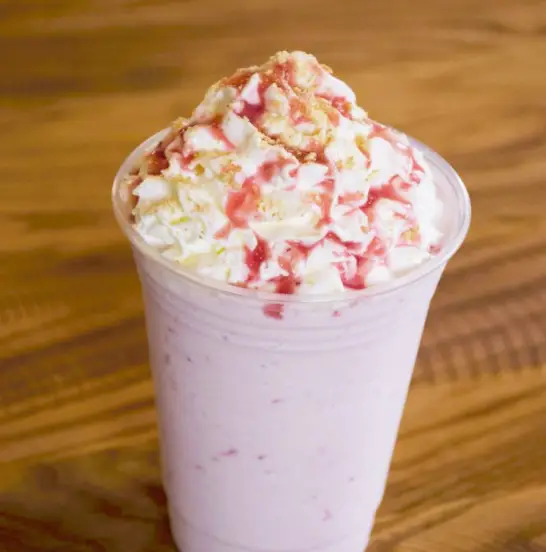 The Perfect Summertime Treat – A Strawberry Shortcake Shake from D-Luxe Burger