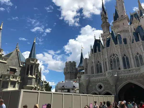 Cinderella Castle Holiday Dream Lights Installation Begins