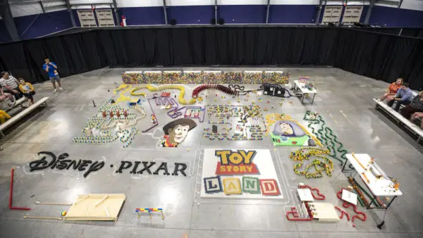 VIDEO: 32,000-Piece Domino Set Celebrates Toy Story Land