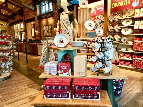 Redesigned Souvenir Bags Arrive at World Of Disney