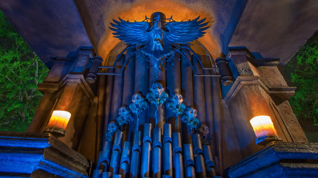 Halloween Finds ‘Happy Hints’ Hidden at the Haunted Mansion