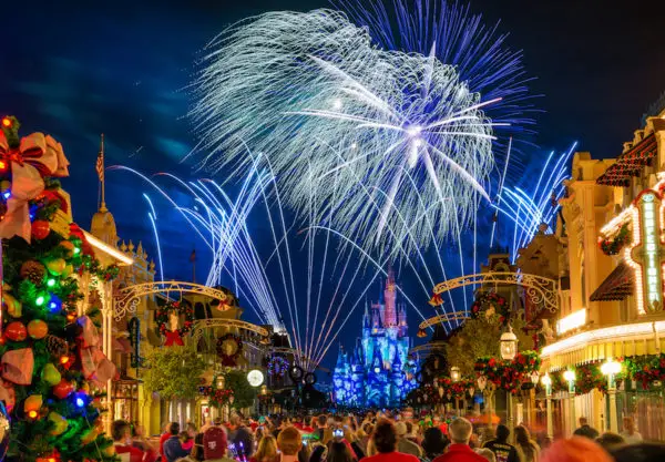 Ultimate Christmastime Package Arrives for the Holidays at Disney World
