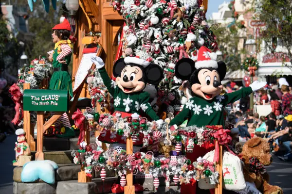 The Holidays Begin November 9, at the Disneyland Resort
